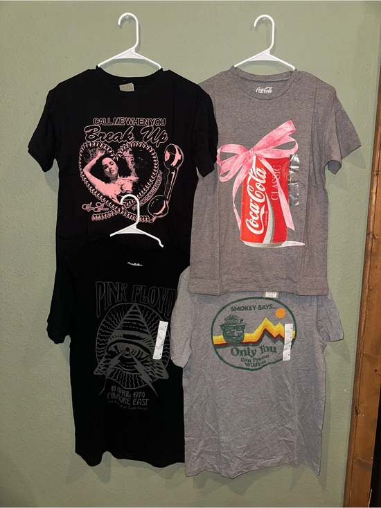 Goodfellow & Co Tops - Goodfellow & Co Gray Coca-Cola Bow Graphic Tee